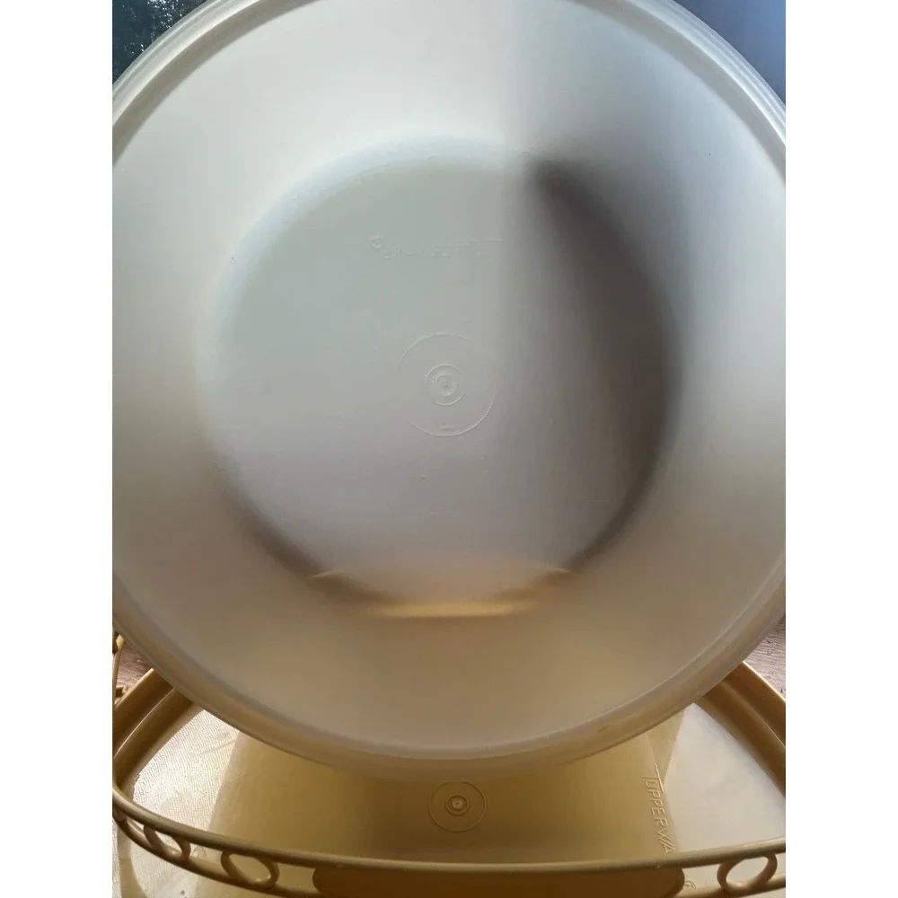 Vintage Tupperware Cake Taker Harvest Gold Round Carrier 1256 1257 1258 USA